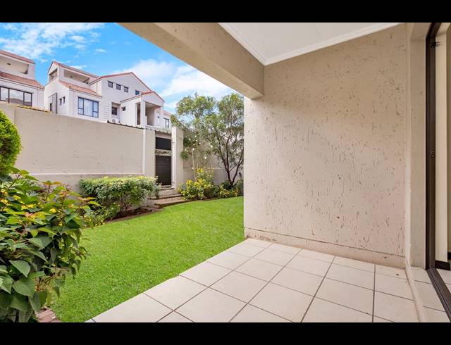 2 BEDROOM APARTMENT FOR SALE IN BRYANSTON